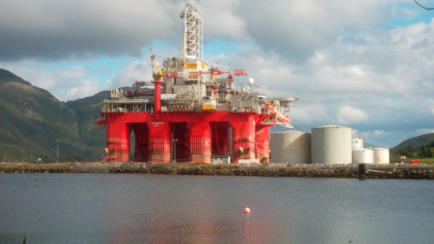 Η πλωτή γεωτρητική μονάδα Transocean Barents, που χρησιμοποιήθηκε στη γεώτρηση Cronos-2, σε φωτογραφία αρχείου από τη Νορβηγία