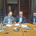Στιγμιότυπο της συνάντησης που συνοδεύει την κοινή ανακοίνωση δημάρχων Μείζονος Λεμεσού και ΕΒΕΛ