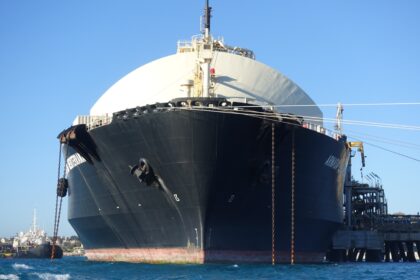 Πλοίο LNG στο λιμάνι Marsaxlokk της Μάλτας