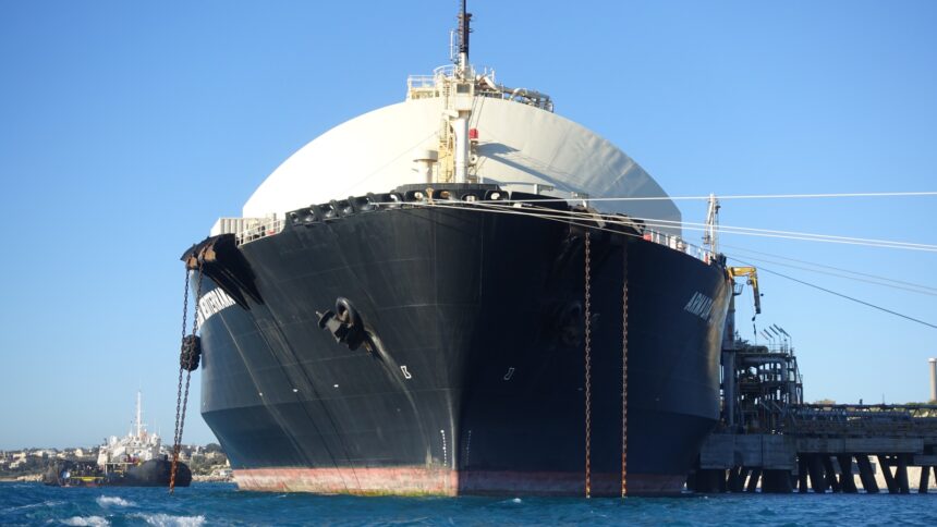 Πλοίο LNG στο λιμάνι Marsaxlokk της Μάλτας