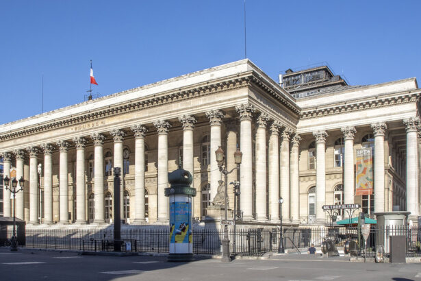 Το Palais Brongniart, ιστορική έδρα του Χρηματιστηρίου του Παρισιού. Φωτογραφία αρχείου.