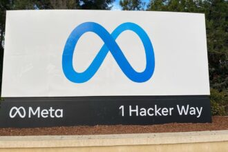 Η πινακίδα της Meta στην έδρα της στο Menlo Park της Καλιφόρνια