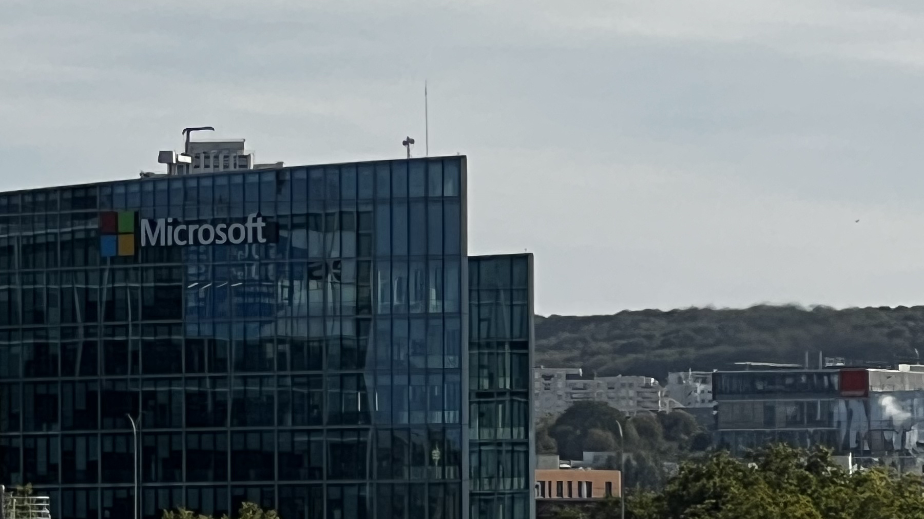 Microsoft: Ο Ναντέλα ζητά «φρένο έκτακτης ανάγκης» στην AI Microsoft: Ο Ναντέλα ζητά «φρένο έκτακτης ανάγκης» στην AI