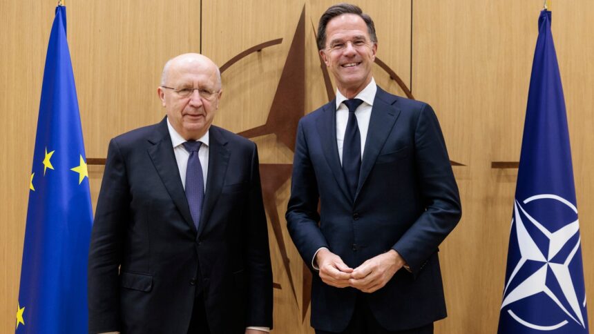 Ο Άντριους Κουμπίλιους και ο Μαρκ Ρούτε στο αρχηγείο του ΝΑΤΟ στις 28 Οκτωβρίου 2026
