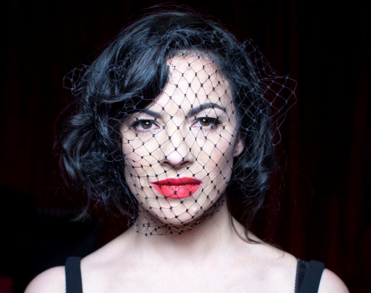Η Camille O’Sullivan σε επίσημη φωτογραφία που συνοδεύει την ανακοίνωση του Φεστιβάλ