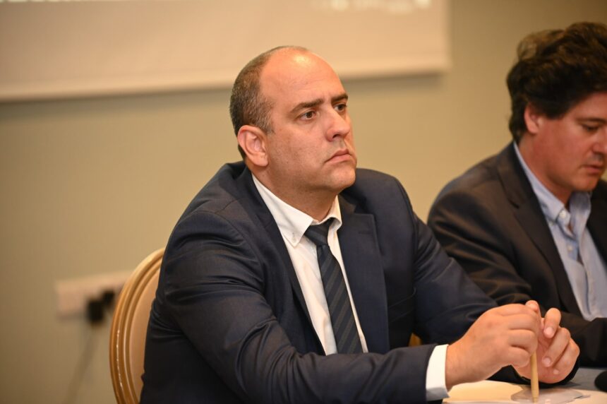 Ο Γιάννος Πουμπουρής, Διευθυντής ΟΣΕΟΚ