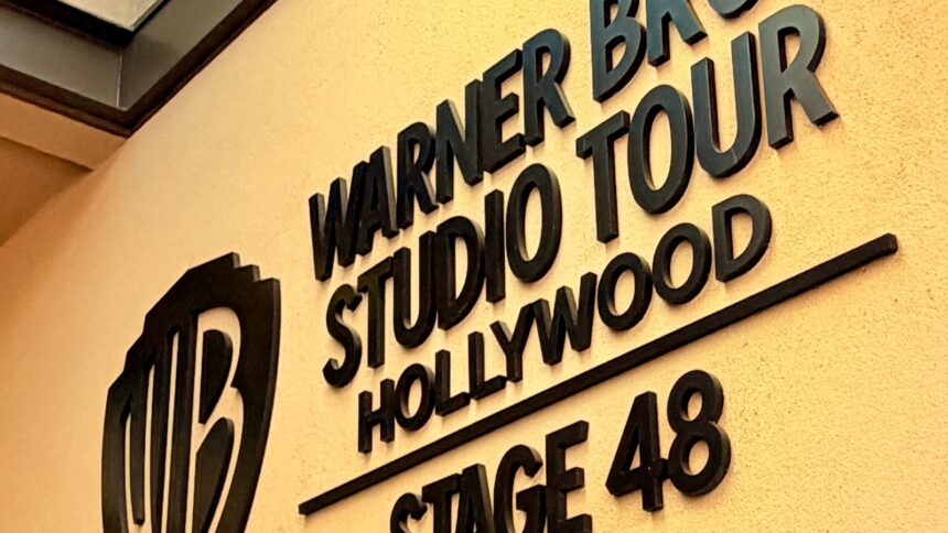 Πινακίδα των Warner Bros. Studio Tour Hollywood στο Stage 48
