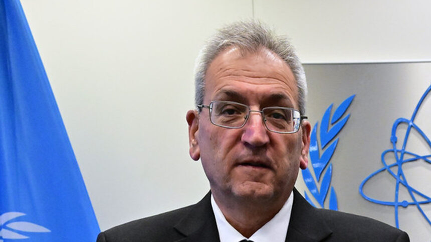 Πορτρέτο του υπουργού Εργασίας Μαρίνου Μουσιούττα