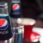 Γυάλινο μπουκάλι Pepsi σε κοντινή λήψη