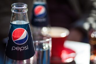 Γυάλινο μπουκάλι Pepsi σε κοντινή λήψη