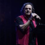 Ο Βασίλης Παπακωνσταντίνου σε συναυλία — αρχειακή φωτογραφία, άγνωστη ημερομηνία λήψης