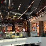 Καταστήματα στο εσωτερικό εμπορικού κέντρου στα Σκόπια το 2026