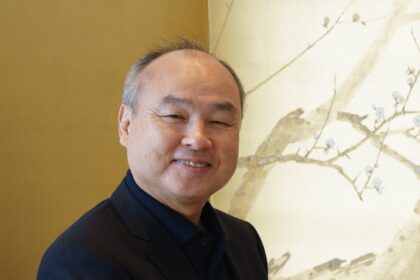 Ο Masayoshi Son στα κεντρικά γραφεία της SoftBank στο Τόκιο