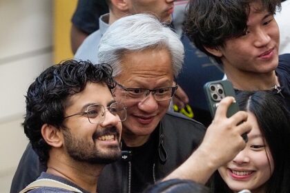 Ο επικεφαλής της Nvidia Τζένσεν Χουάνγκ με φοιτητές στο Πανεπιστήμιο Στάνφορντ, 30 Απριλίου 2026