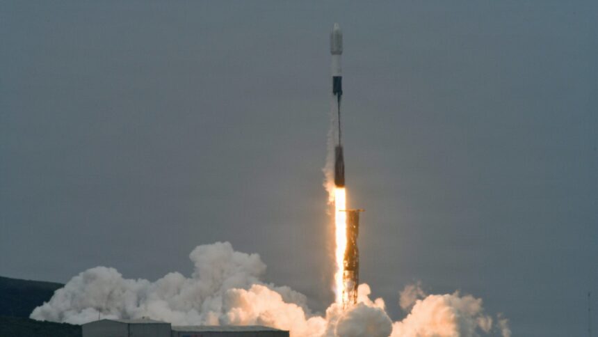 Εκτόξευση της αποστολής Starlink 17-40 από το Vandenberg της Καλιφόρνιας, 28 Ιουνίου 2026. Φωτογραφία αρχείου του δικτύου, όχι από την Ουκρανία.