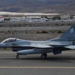 Ελληνικό F-16 τροχοδρομεί στην αεροπορική βάση Γκάντο