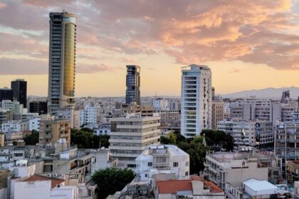 Το κτήριο 360 της Cyfield στον ορίζοντα της Λευκωσίας