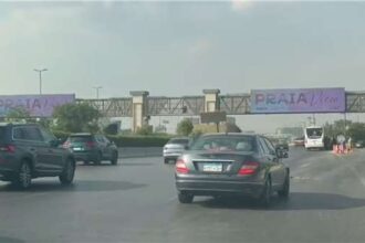 Ψηφιακές διαφημιστικές πινακίδες στον περιφερειακό δακτύλιο του Καΐρου
