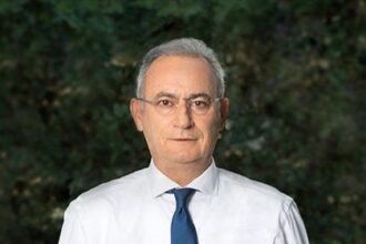 Ο Αβέρωφ Νεοφύτου