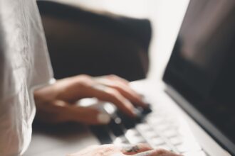Πληκτρολόγηση σε υπολογιστή